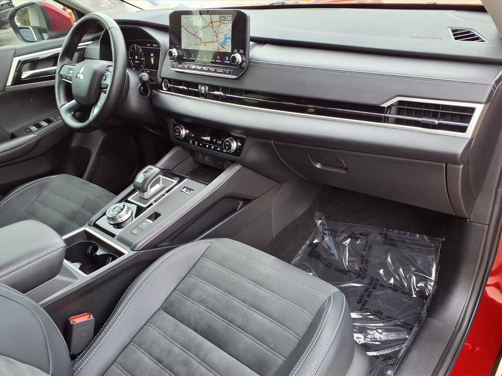 Used 2025 Mitsubishi Outlander 4WD Plug-In Hybrid image 8