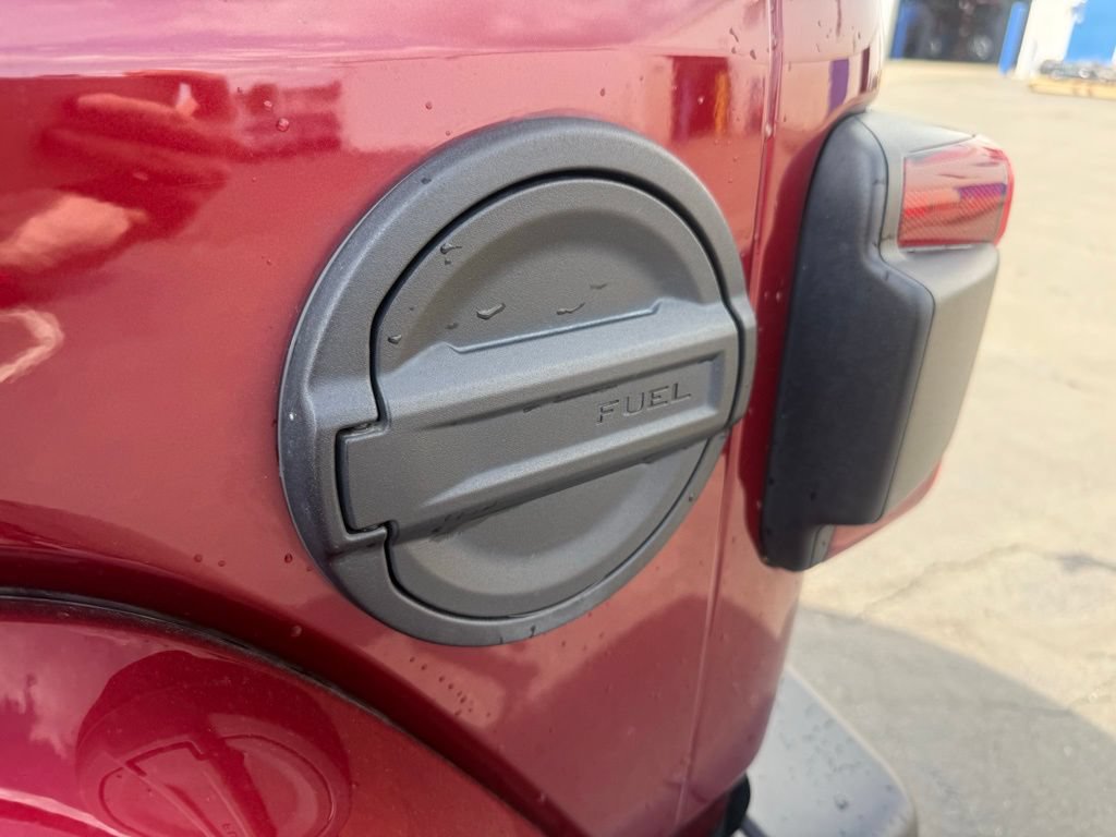 Used 2021 Jeep Wrangler Unlimited Sahara w/ Cold Weather Group AWD/4WD image 44