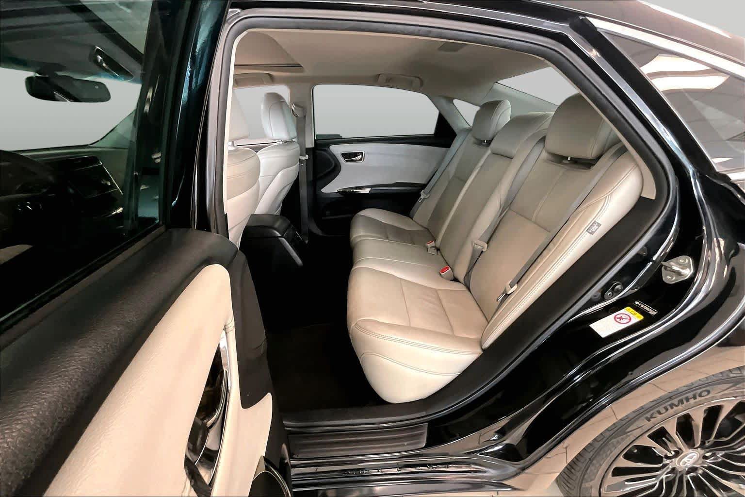 Used 2016 Toyota Avalon Touring FWD image 18