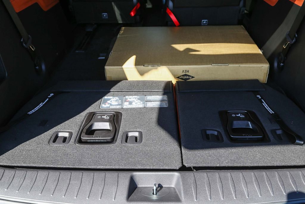 Certified 2025 Kia Carnival SX Prestige FWD image 26