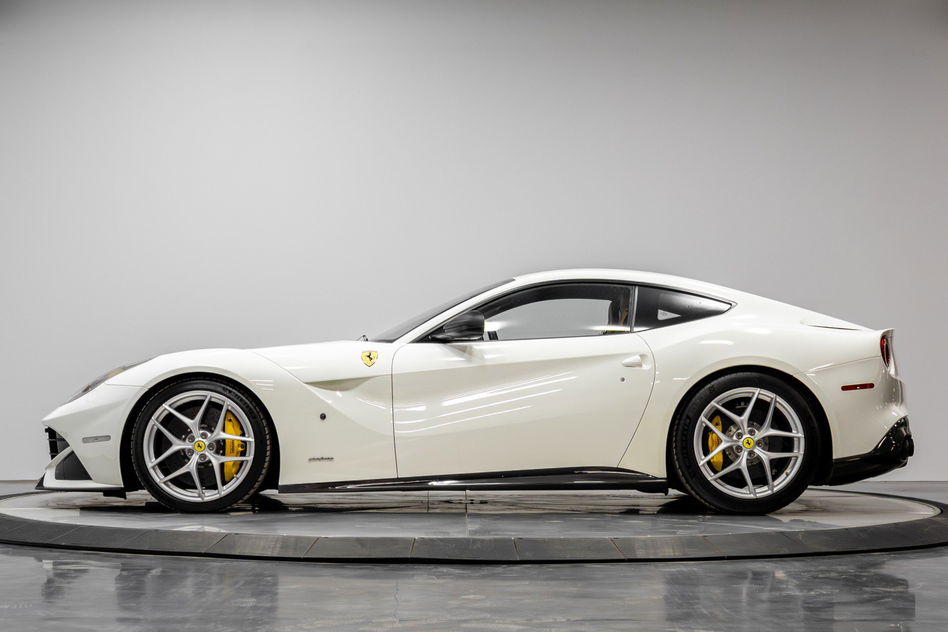 Used 2015 Ferrari F12 Berlinetta image 24