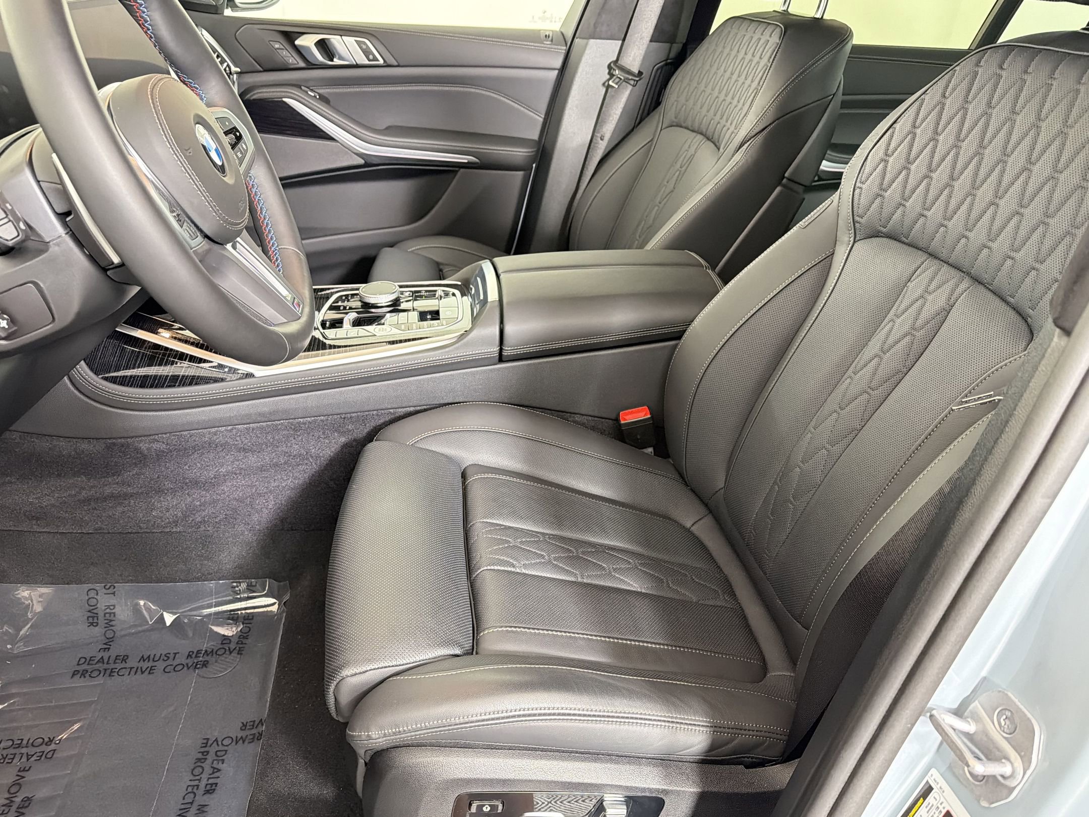 Used 2025 BMW X7 M60i w/ Climate Comfort Package AWD/4WD image 5