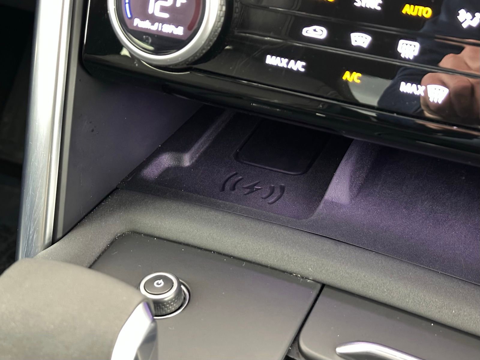 Used 2023 Land Rover Discovery Metropolitan Edition image 16