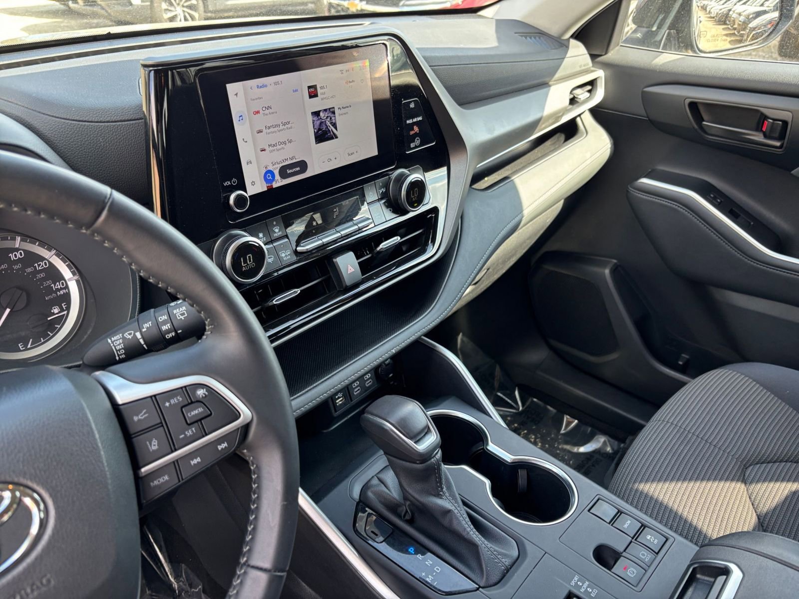 Used 2025 Toyota Highlander LE image 17