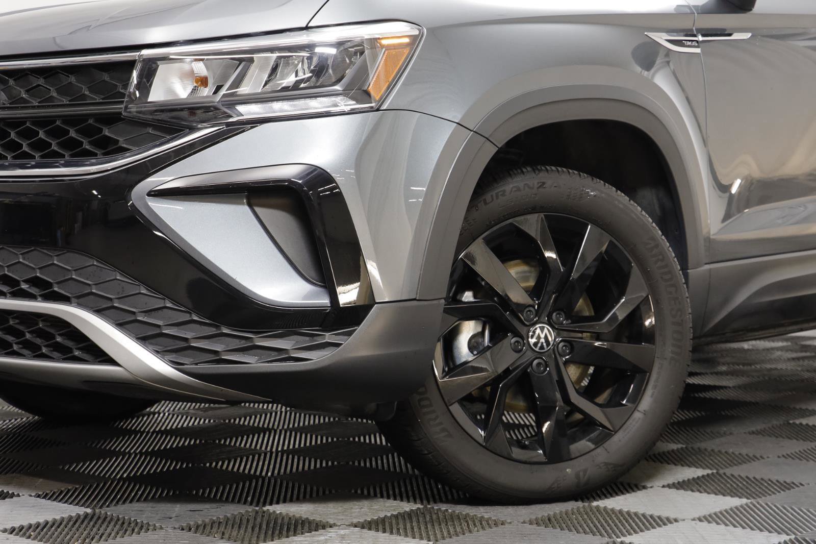 Certified 2023 Volkswagen Taos SE w/ Black Wheel Package image 3