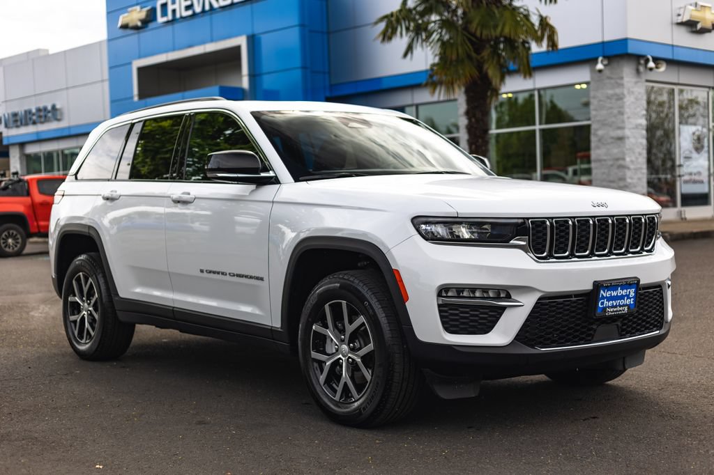 Used 2024 Jeep Grand Cherokee Limited AWD/4WD image 8