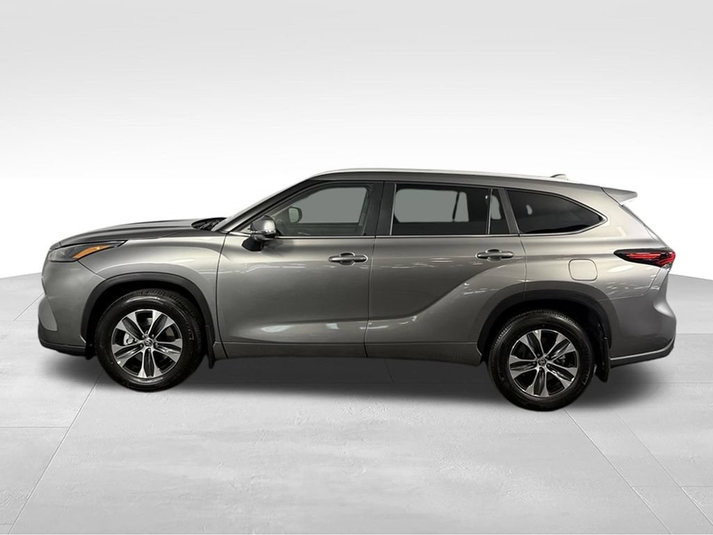 Used 2026 Toyota Highlander XLE AWD/4WD image 10