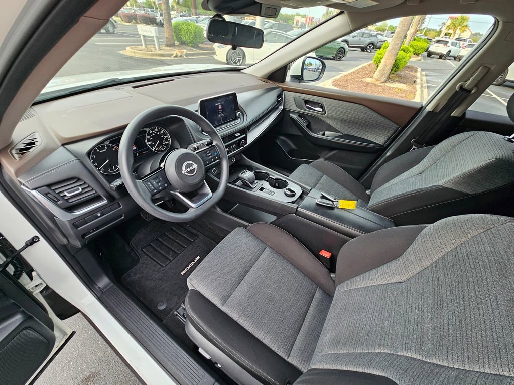 Used 2023 Nissan Rogue SV image 16