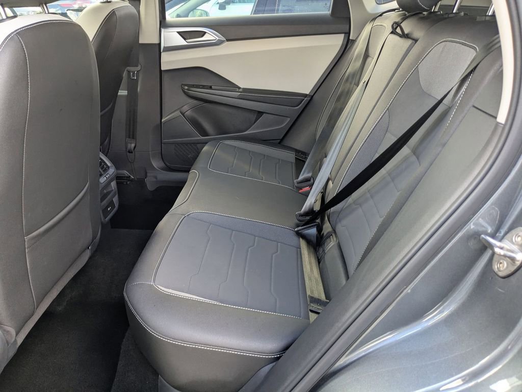 Used 2025 Volkswagen Taos SE AWD/4WD image 25