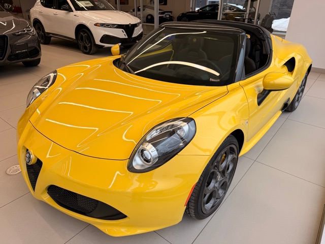Used 2015 Alfa Romeo 4C Spider w/ Convenience Group RWD image 9