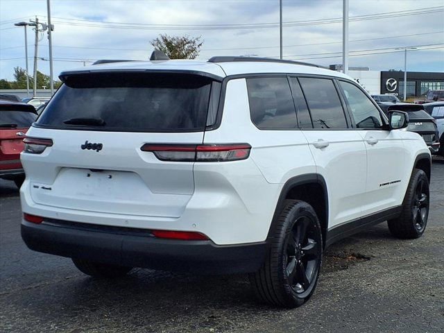 Used 2023 Jeep Grand Cherokee L Laredo image 7