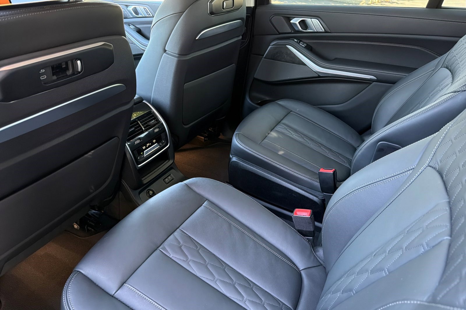 Certified 2024 BMW X7 xDrive40i w/ Premium Package AWD/4WD image 15