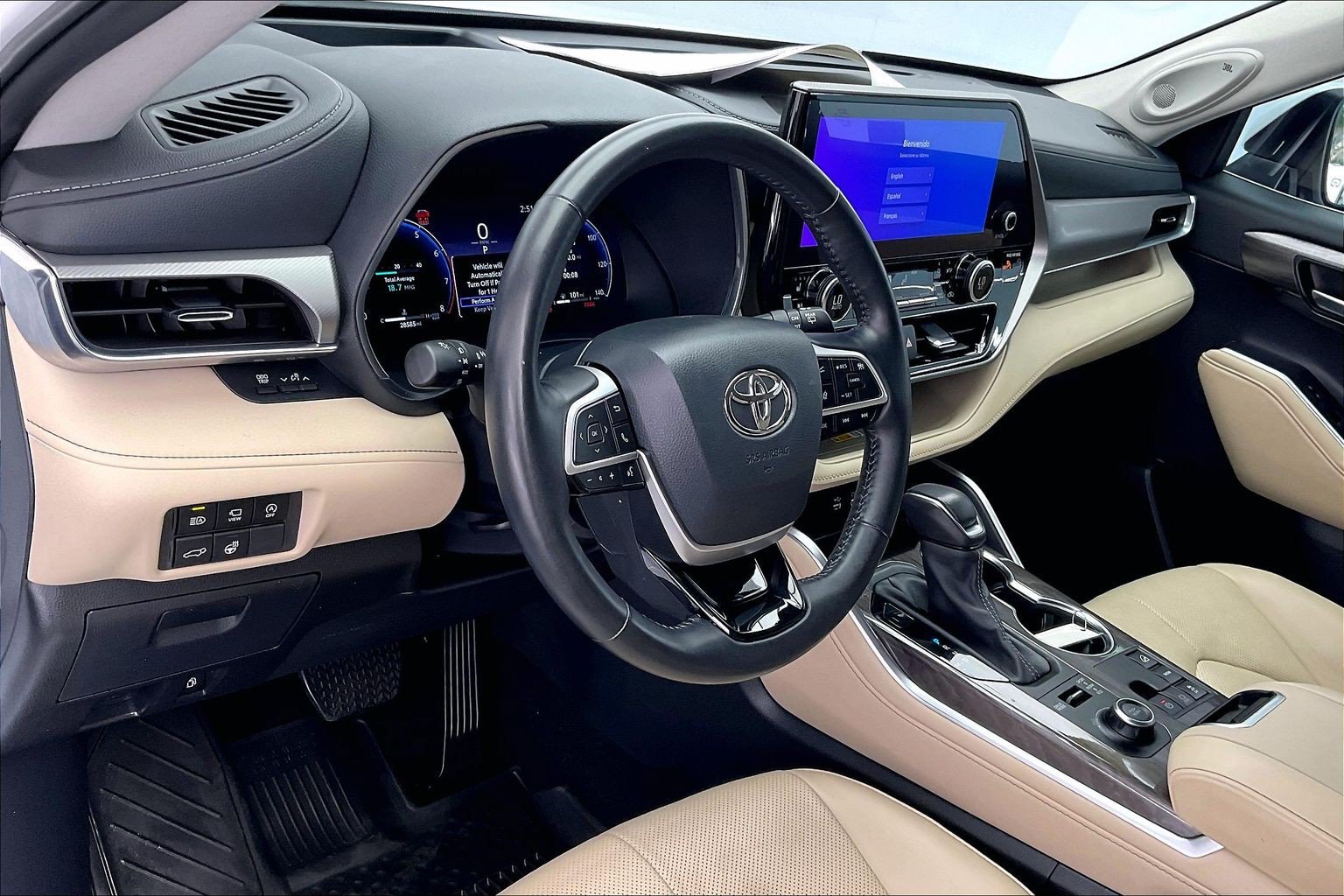 Used 2024 Toyota Highlander Platinum AWD/4WD image 14
