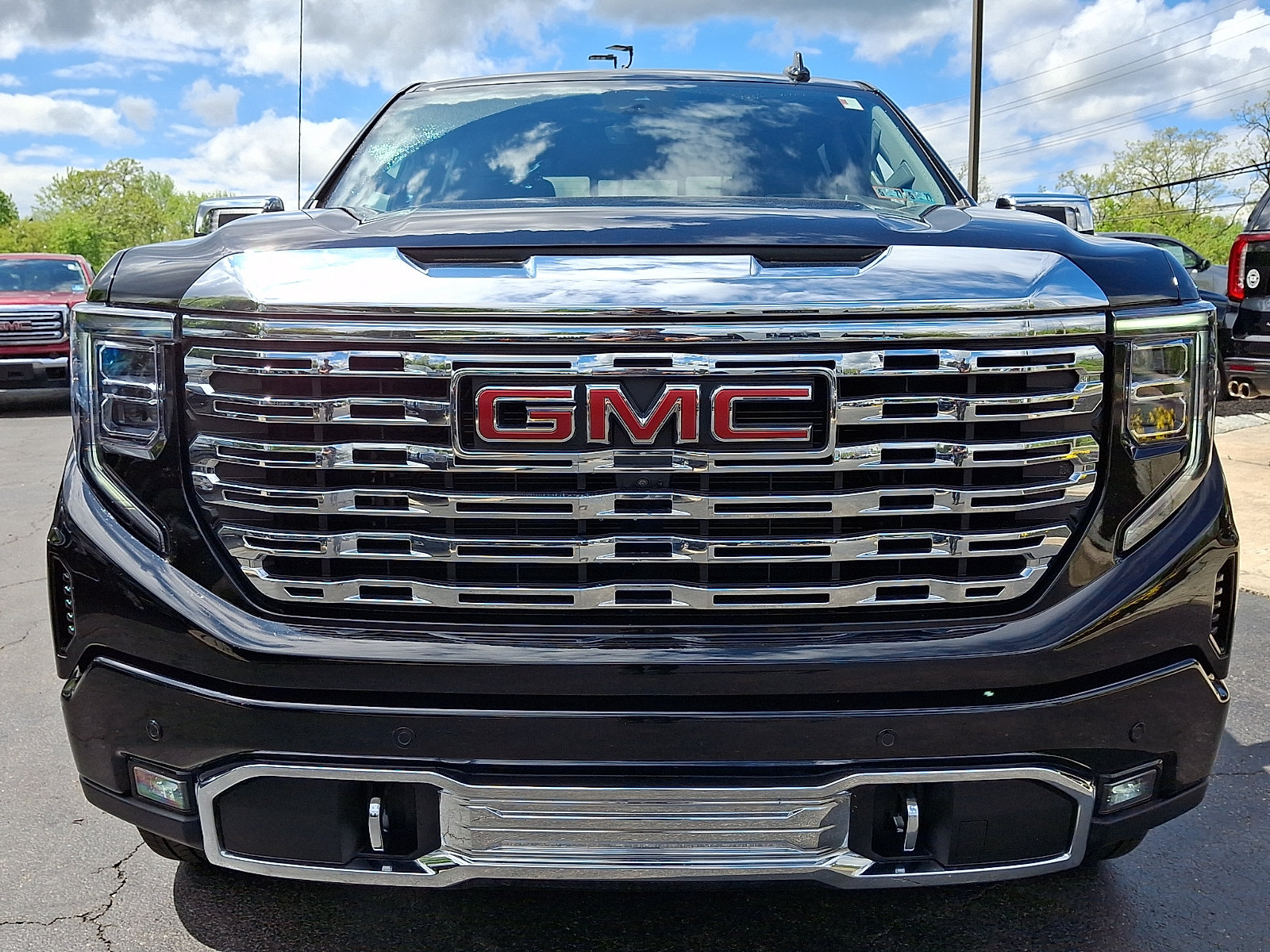Used 2023 GMC Sierra 1500 Denali w/ Denali Reserve Package AWD/4WD image 2