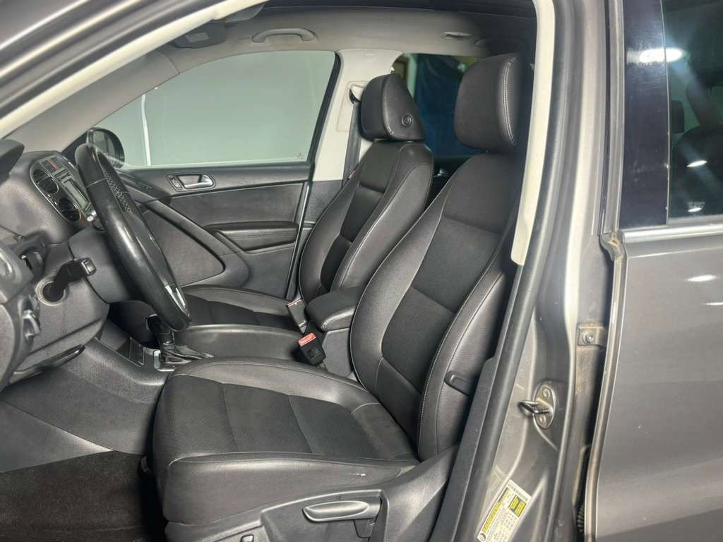 Used 2011 Volkswagen Tiguan S image 27