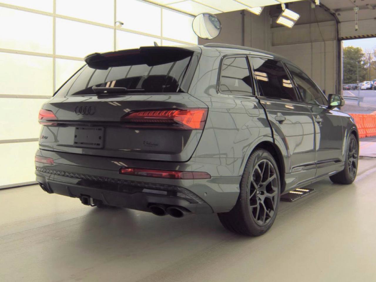 Used 2025 Audi SQ7 Premium Plus AWD/4WD image 2