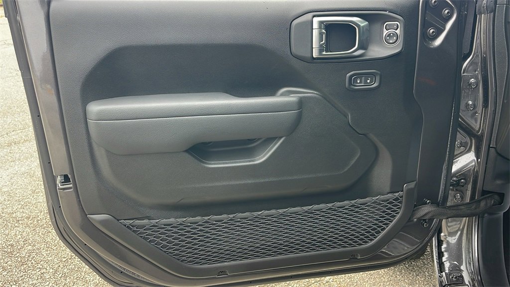 New 2025 Jeep Gladiator Sport image 15