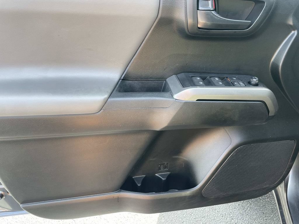 Used 2021 Toyota Tacoma SR5 RWD image 19