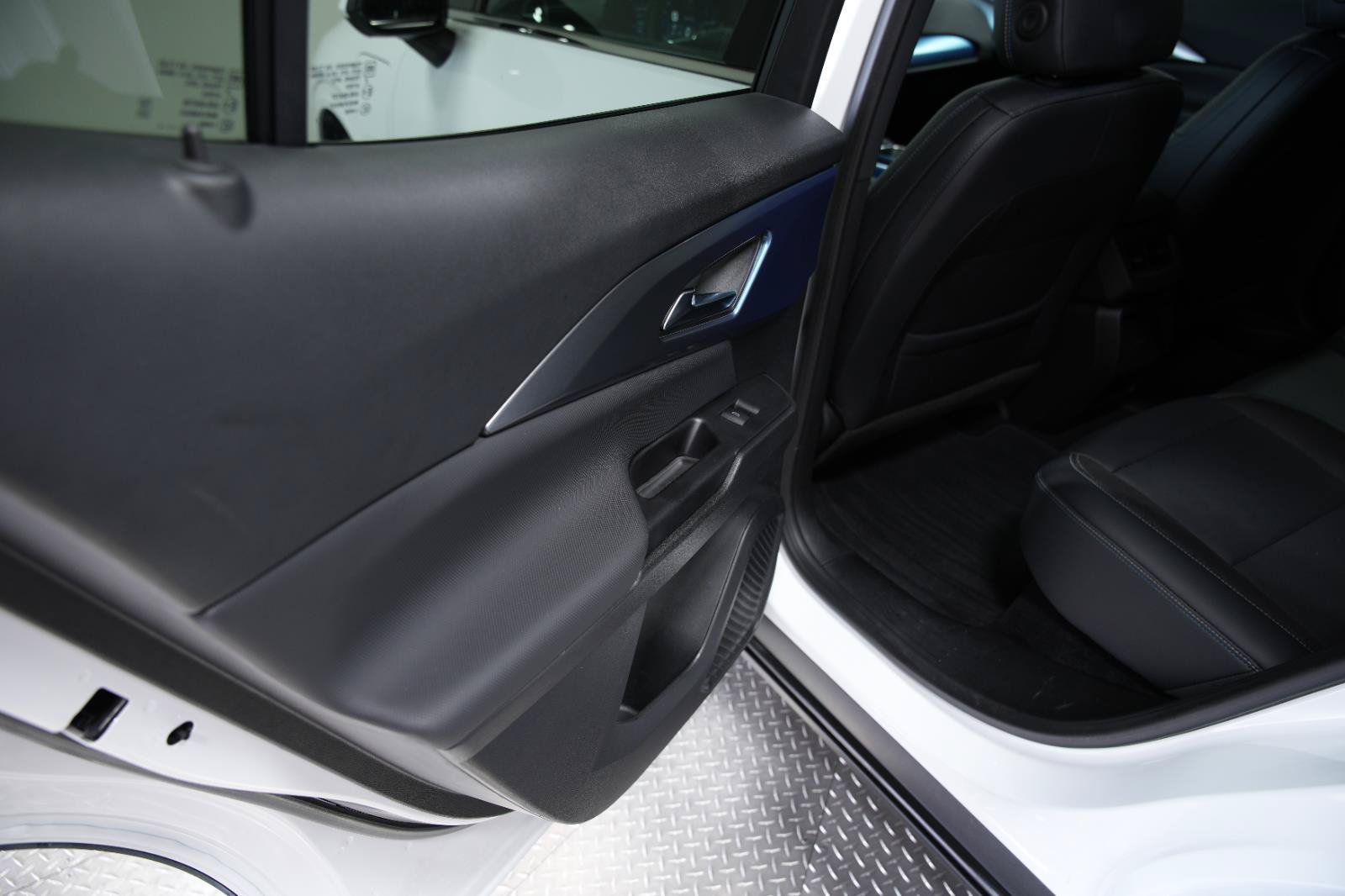 Used 2024 Chevrolet Equinox EV LT w/ LPO, Trailering Package FWD image 30