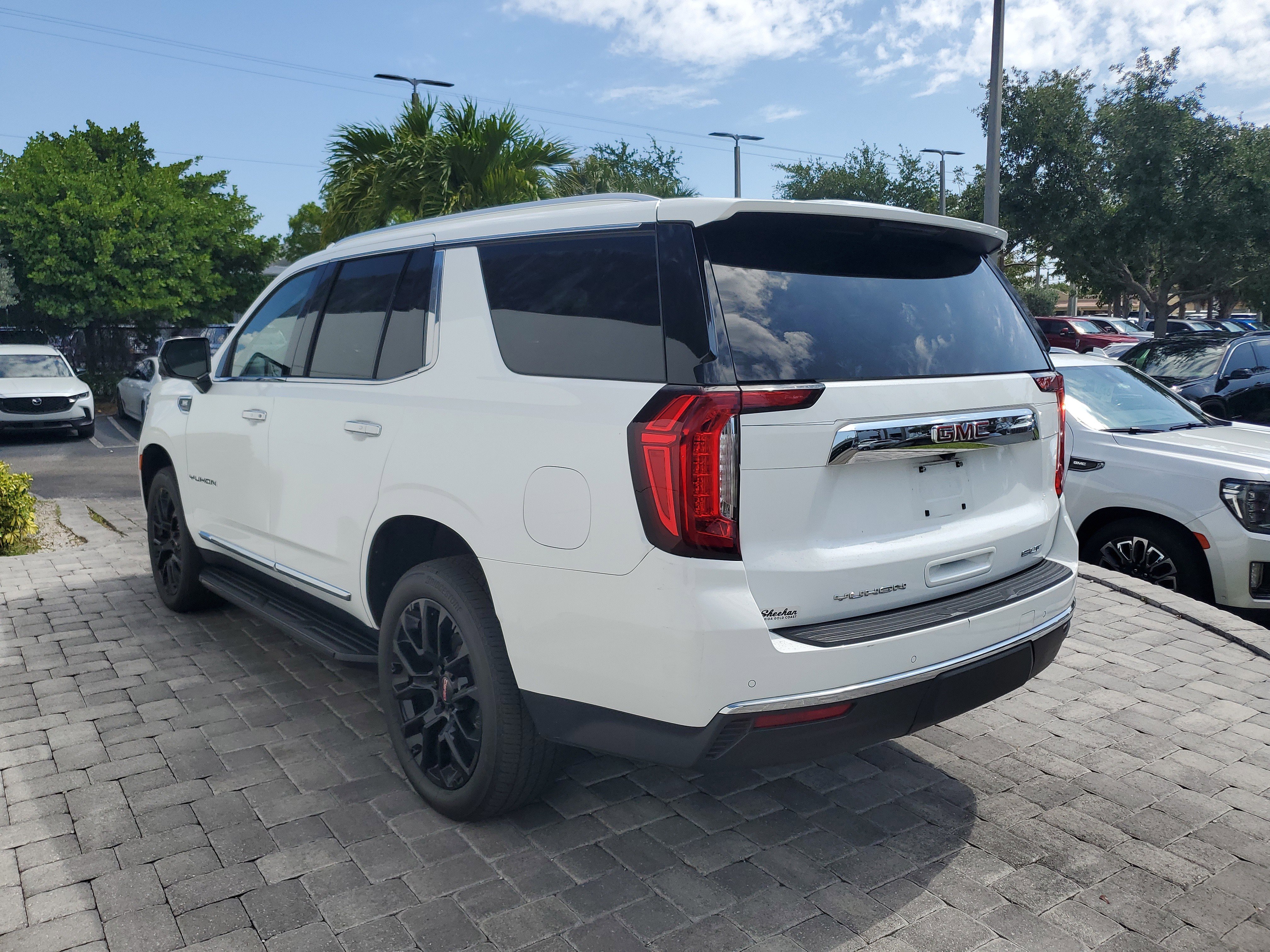Used 2023 GMC Yukon SLT w/ SLT Premium Package RWD image 4