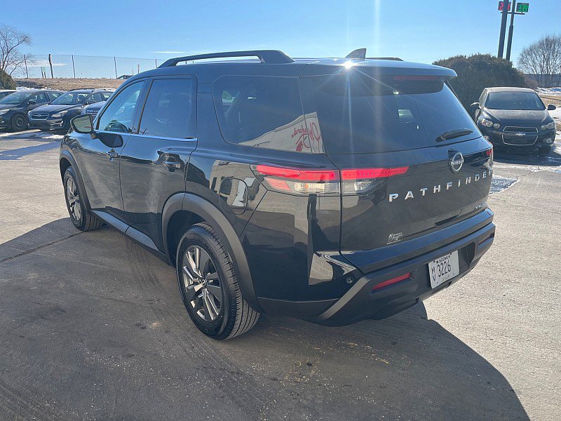 Used 2024 Nissan Pathfinder SV image 8