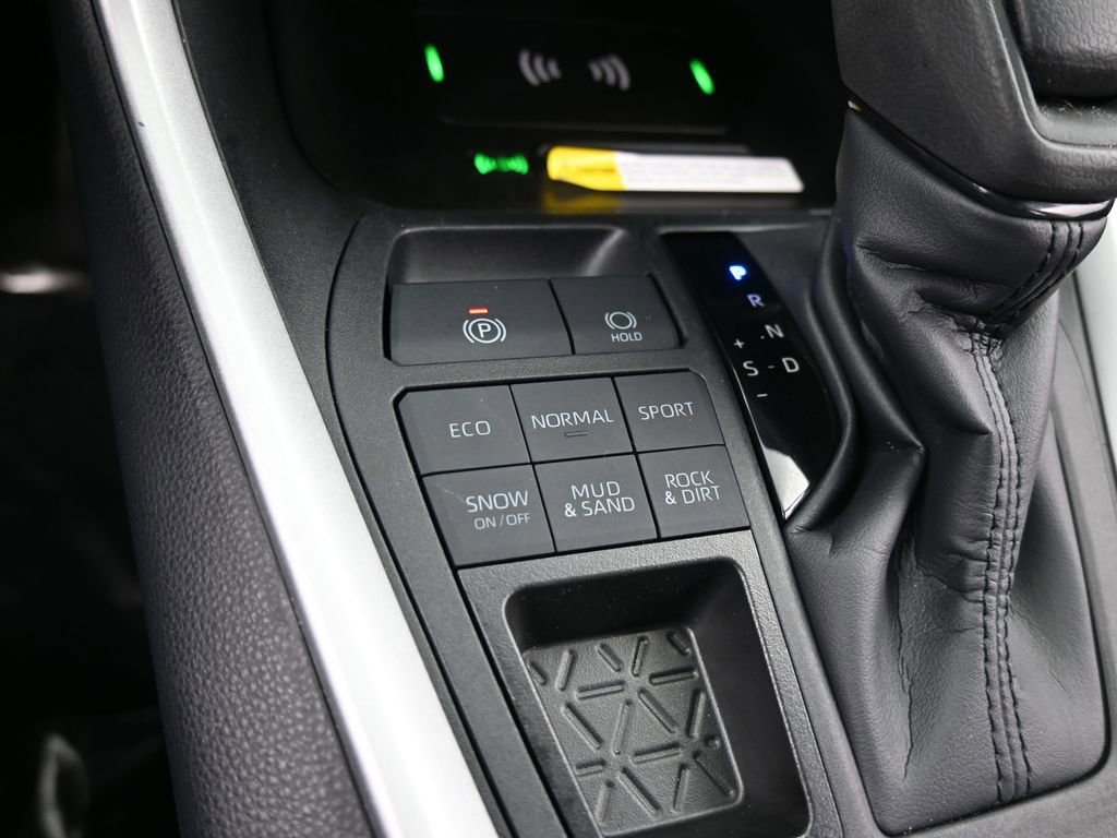 Used 2025 Toyota RAV4 XLE image 25