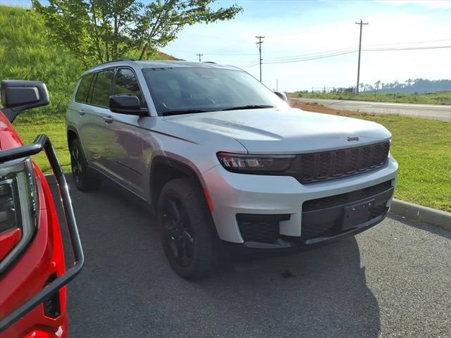 Used 2023 Jeep Grand Cherokee L Laredo AWD/4WD image 10