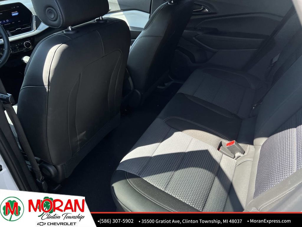 Used 2025 Chevrolet Trax LT w/ Driver Confidence Package FWD image 13