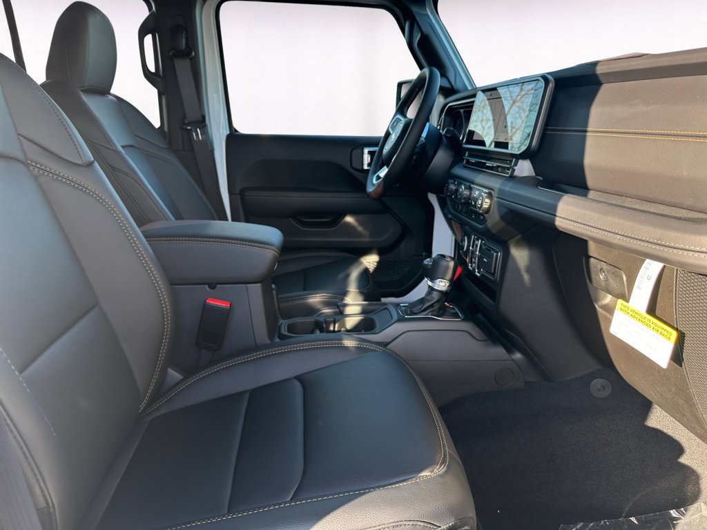 New 2025 Jeep Wrangler Unlimited Sahara AWD/4WD image 15