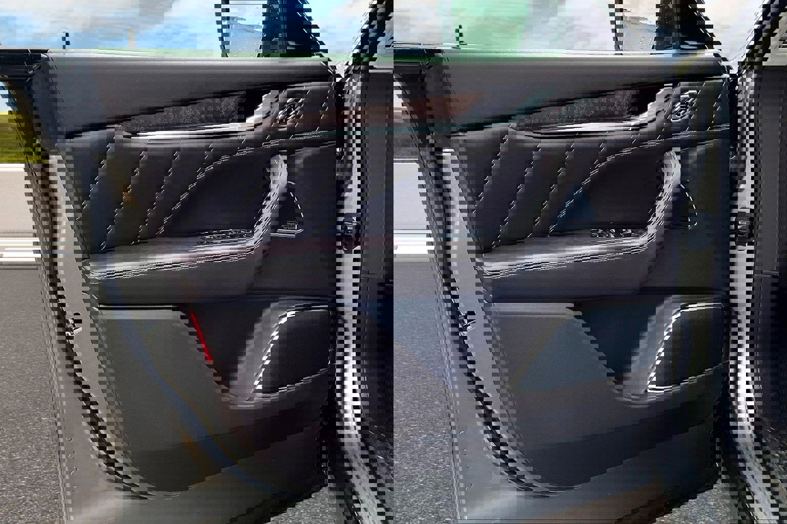 Used 2021 Maserati Levante GranLusso image 12