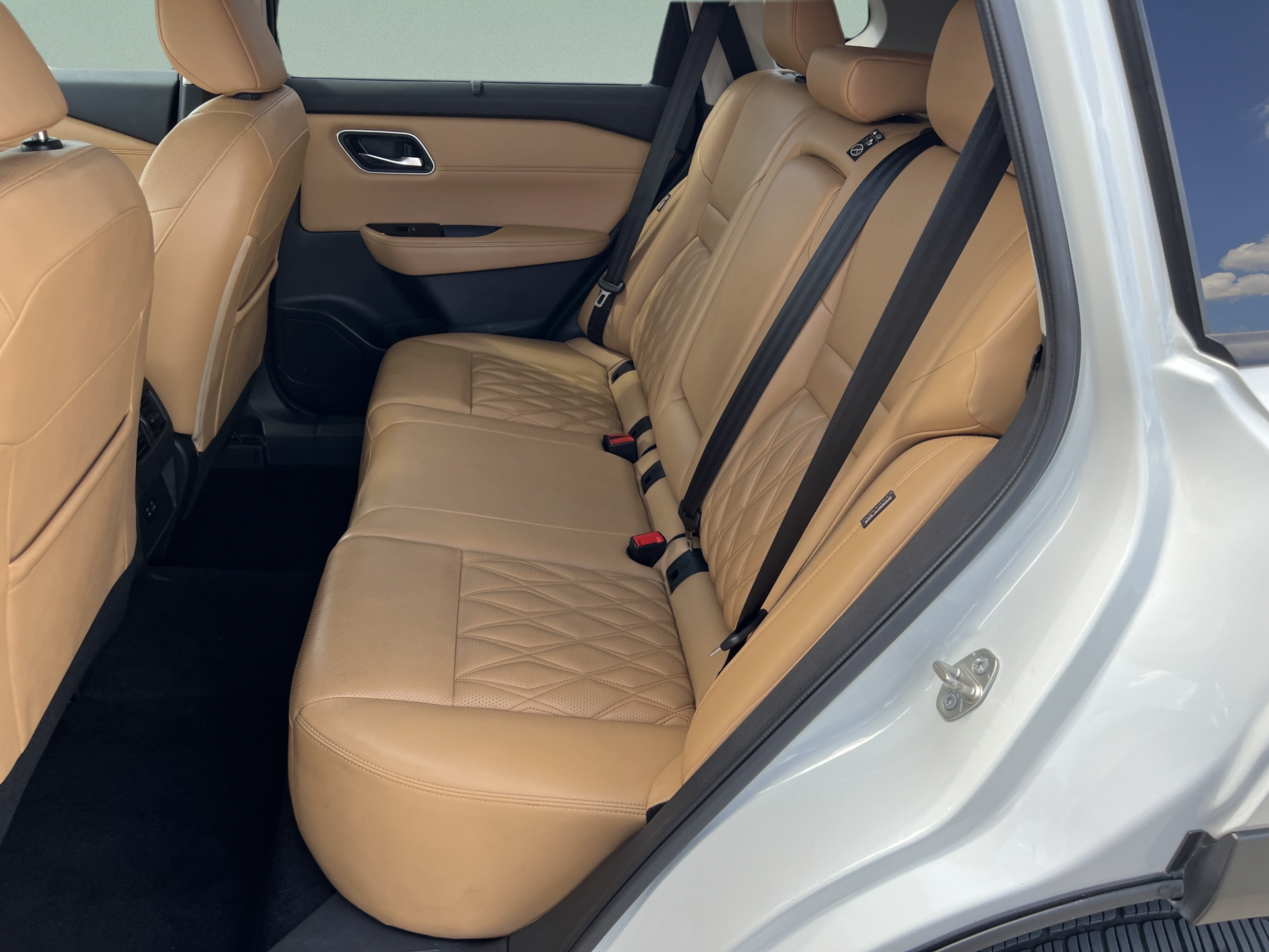 Used 2023 Nissan Rogue Platinum FWD image 25