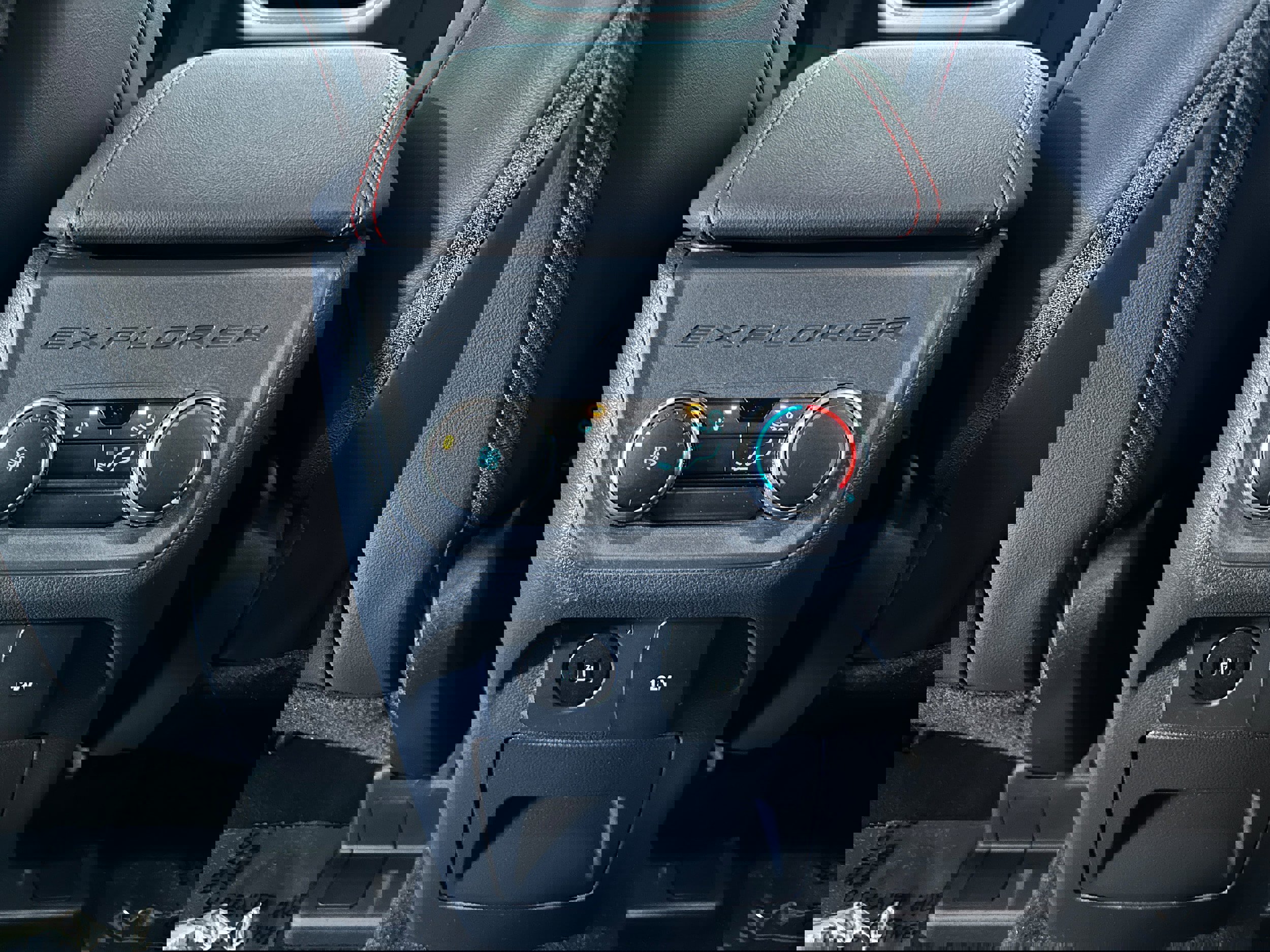 Certified 2025 Ford Explorer ST-Line image 10