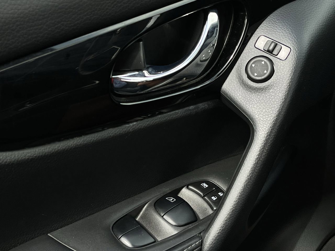 Used 2021 Nissan Rogue Sport SV image 21