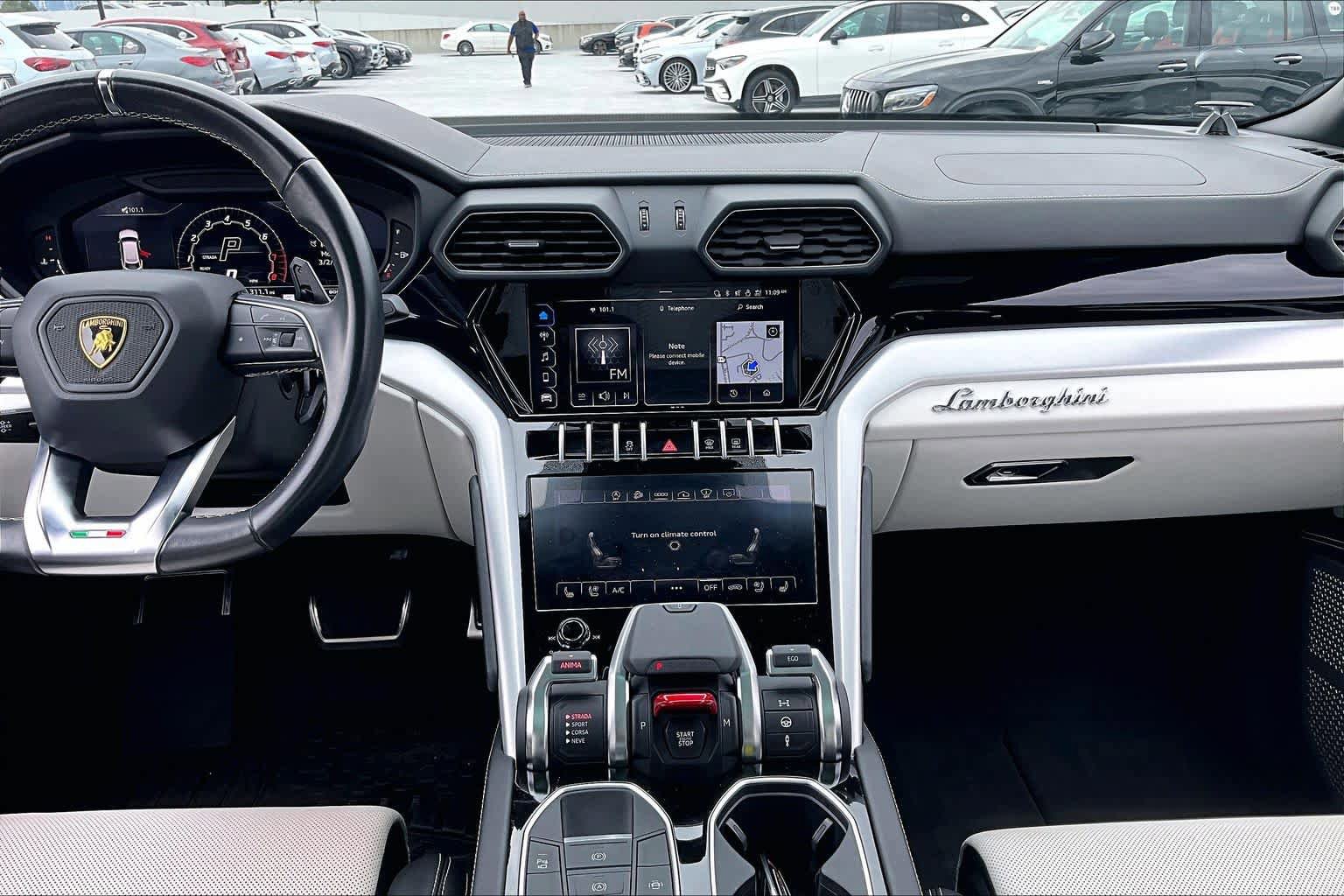 Used 2022 Lamborghini Urus image 7