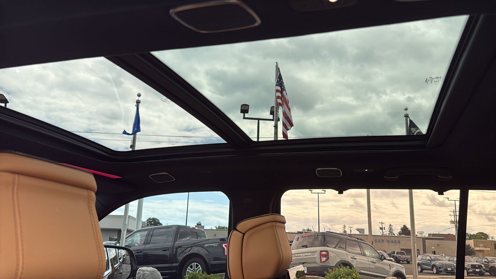 Used 2023 Jeep Grand Wagoneer L Series III w/ Rear Seat Video Group 1 AWD/4WD image 27