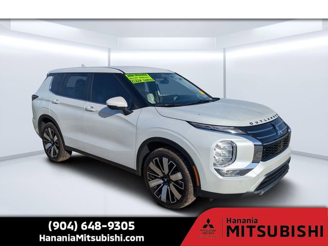 Used 2025 Mitsubishi Outlander SE image 1
