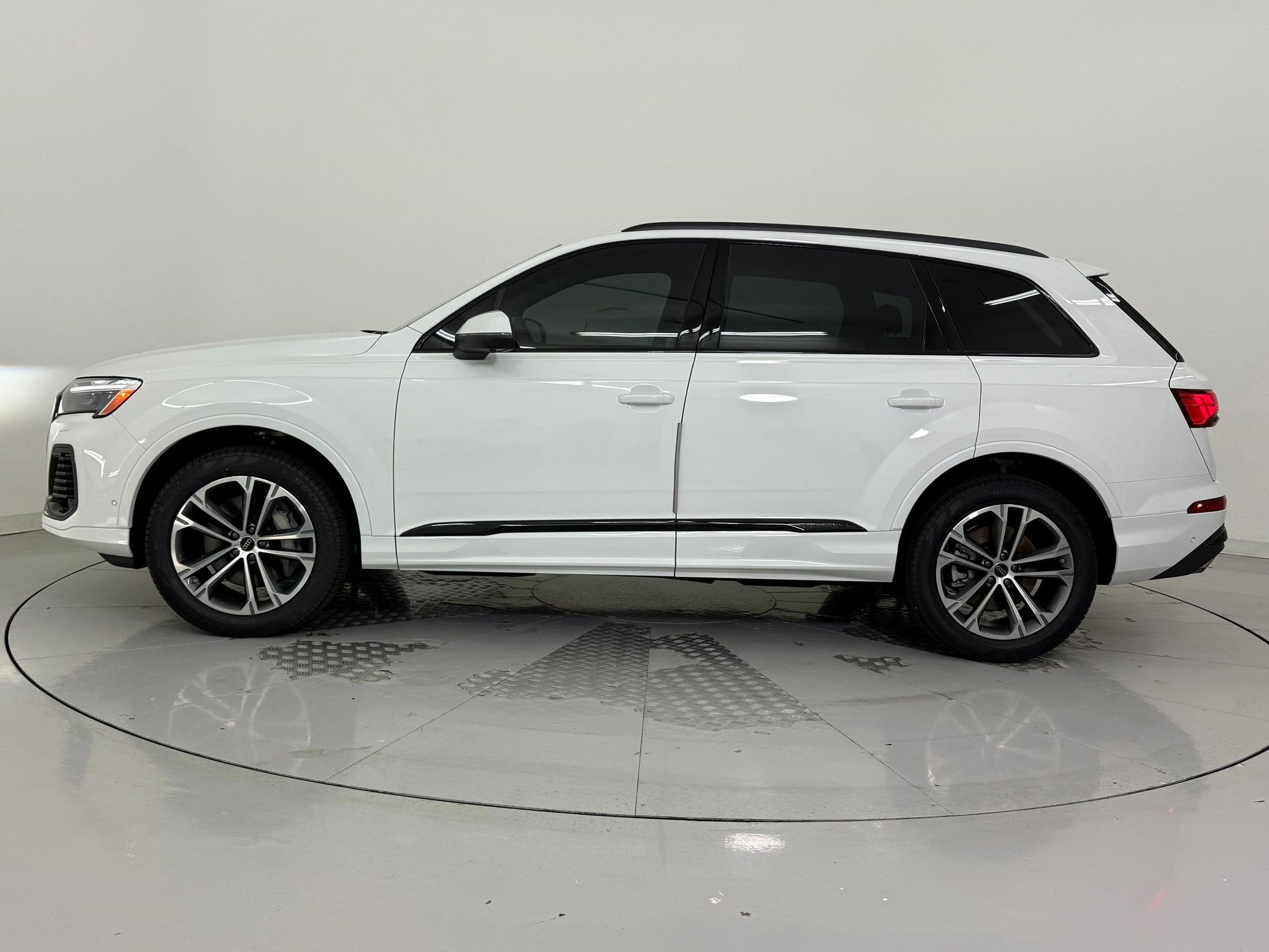 New 2026 Audi Q7 3.0T Premium w/ Convenience Plus Package AWD/4WD image 2