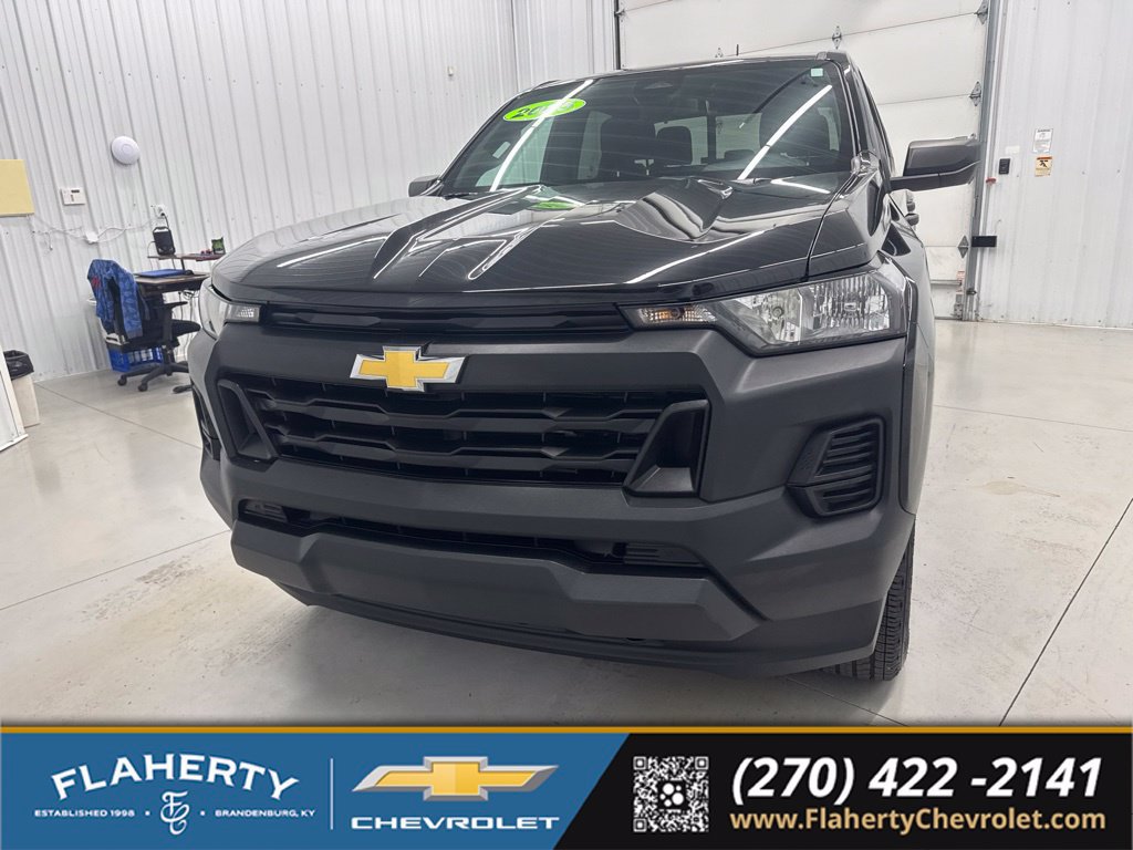 Used 2025 Chevrolet Colorado W/T w/ Advanced Trailering Package AWD/4WD image 7