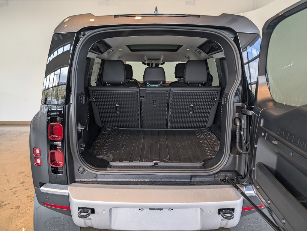 New 2025 Land Rover Defender 110 S image 5