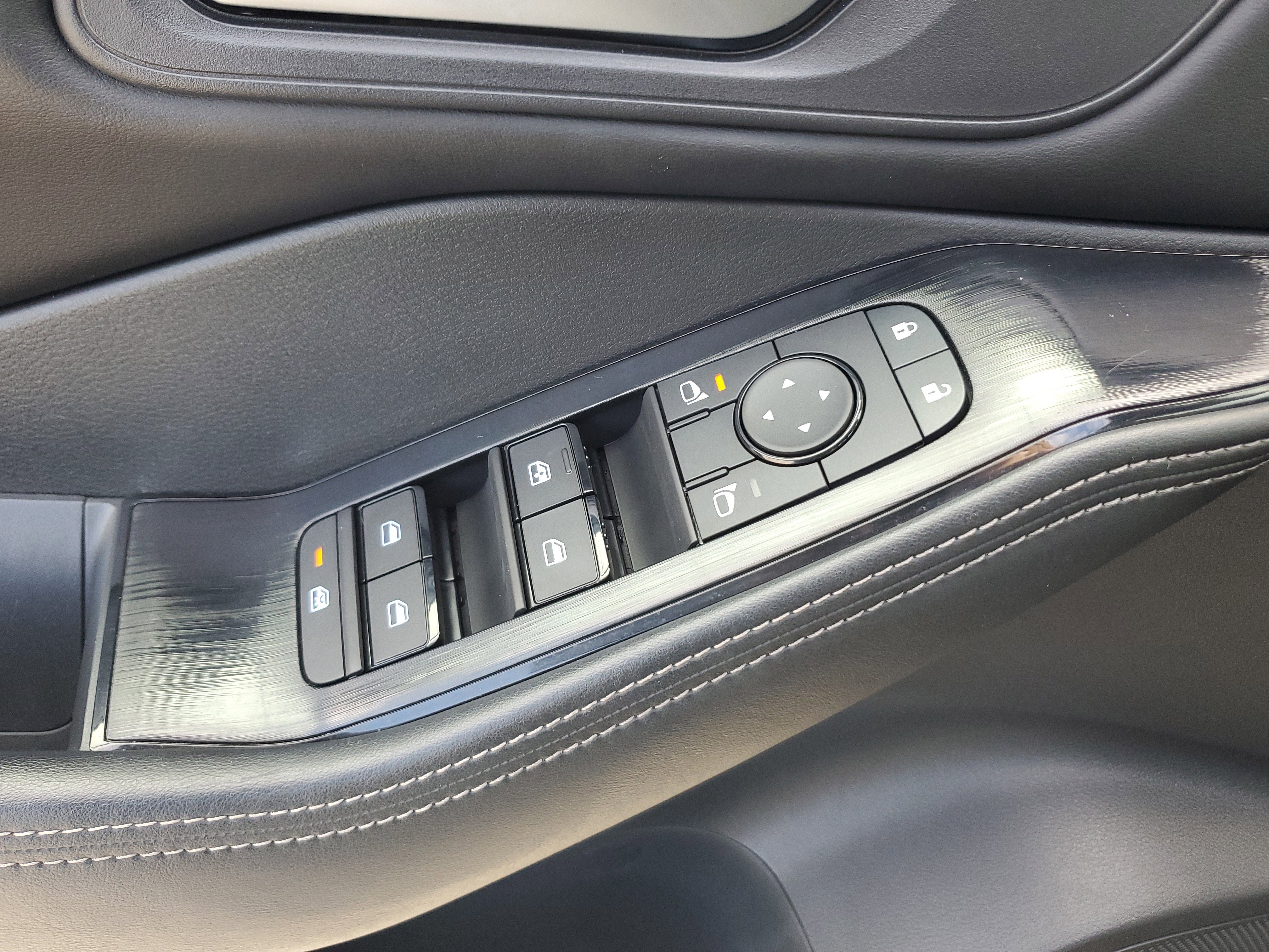 Certified 2024 Nissan Rogue SV image 28