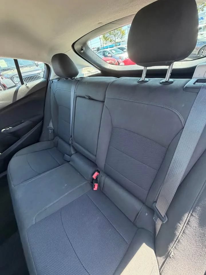Used 2017 Chevrolet Cruze LT FWD image 8