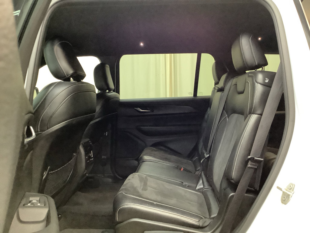 Used 2024 Jeep Grand Cherokee L Laredo image 13