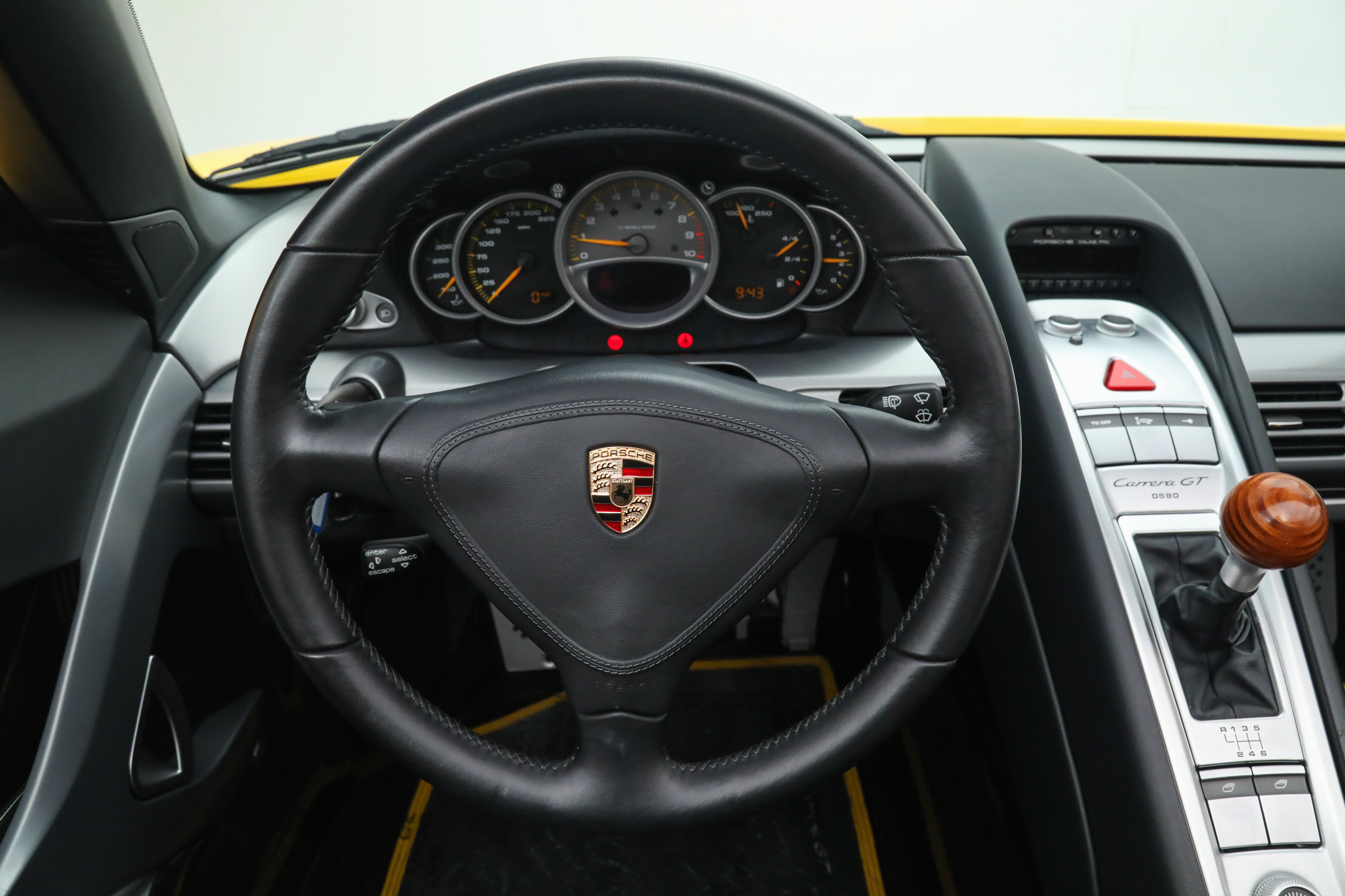 Used 2005 Porsche Carrera GT RWD image 30