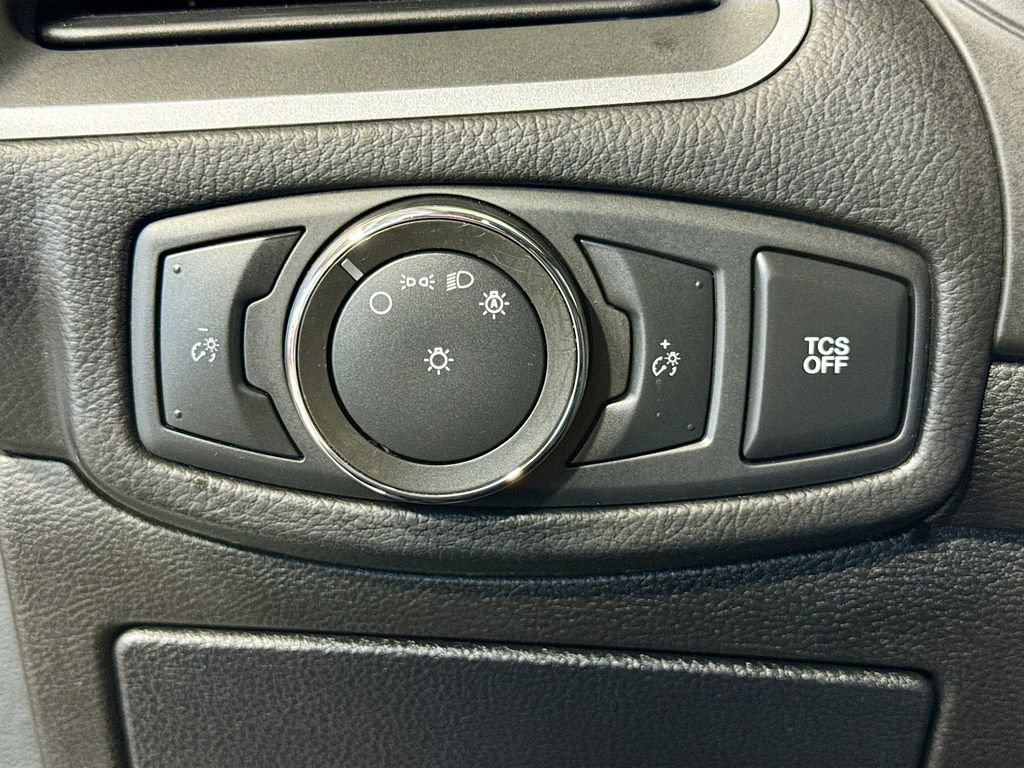Used 2020 Ford Edge SE FWD image 18