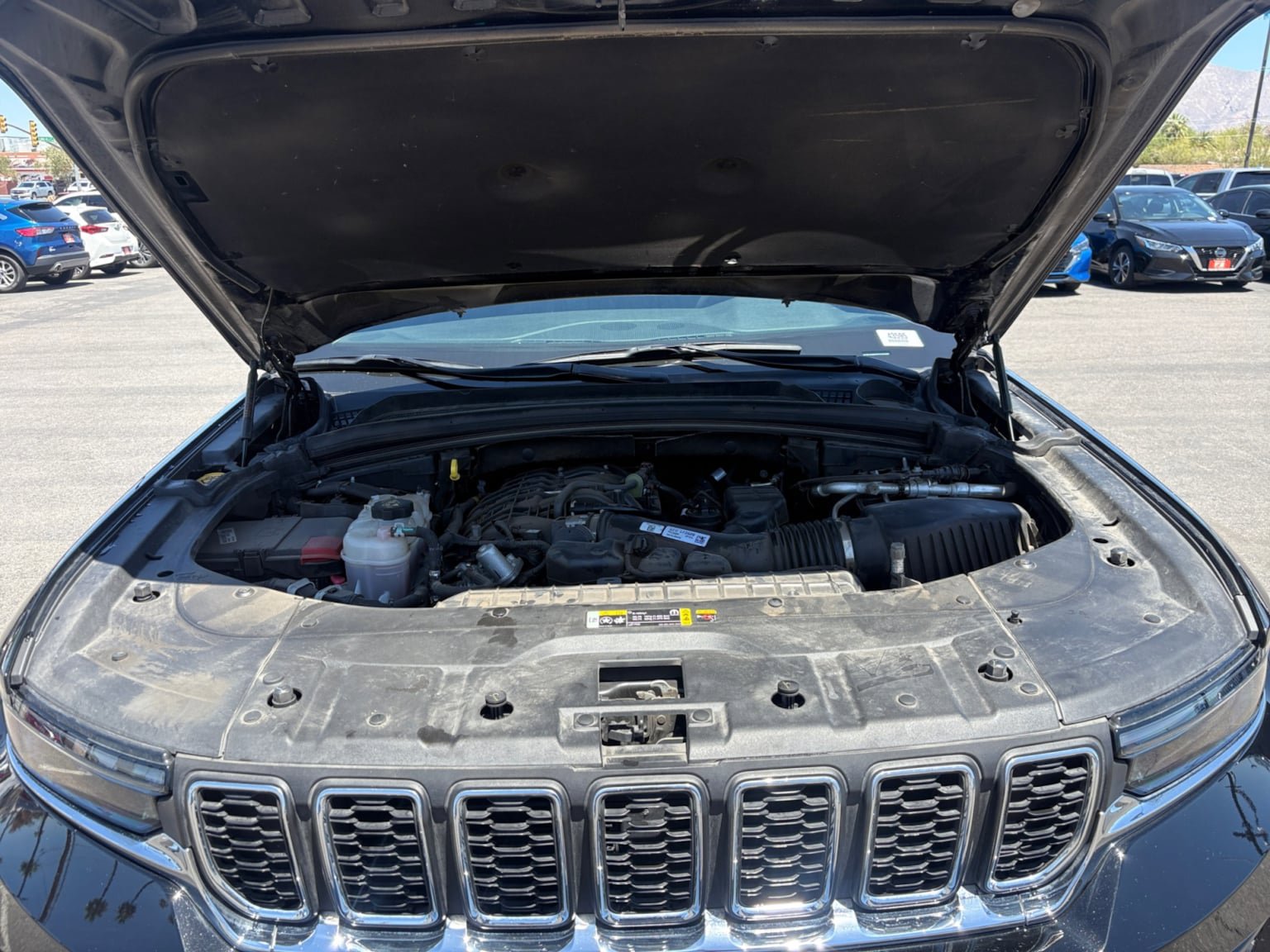 Used 2023 Jeep Grand Cherokee Laredo RWD image 21