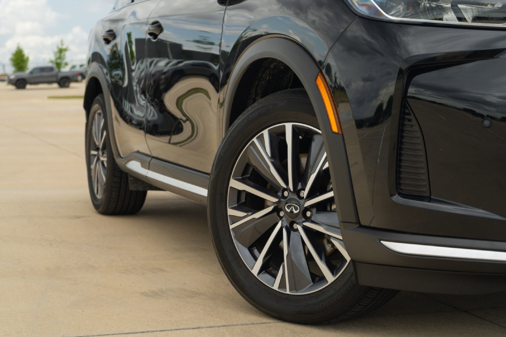 Certified 2026 INFINITI QX60 Luxe w/ Cargo Package image 2