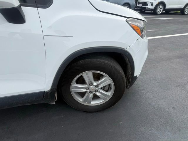 Used 2021 Chevrolet Trax LS w/ Tint and Cruise Package image 4