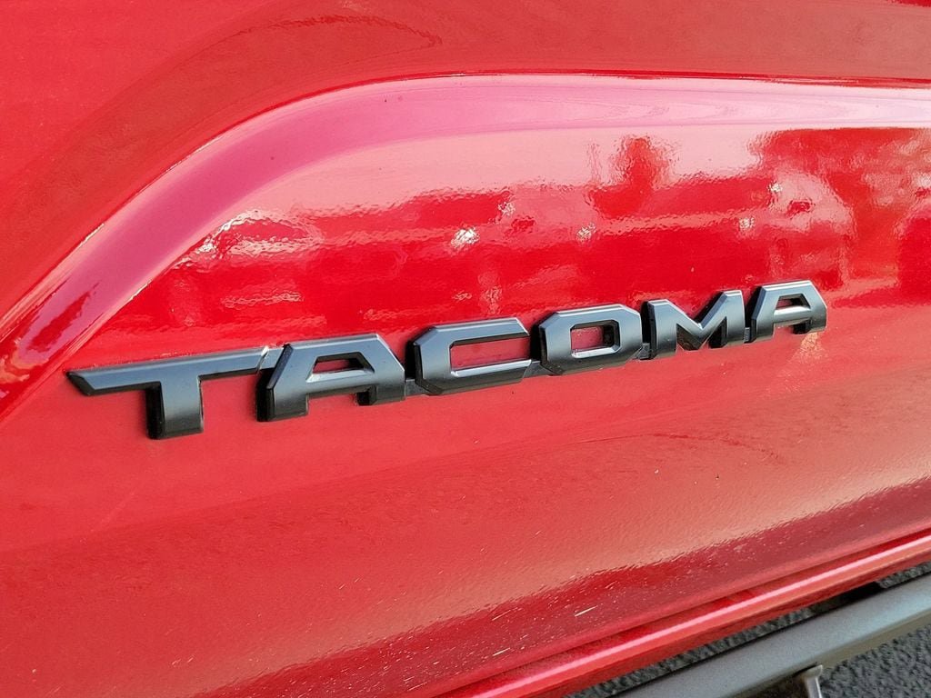 Used 2025 Toyota Tacoma TRD Sport w/ TRD Sport Upgrade Package image 10