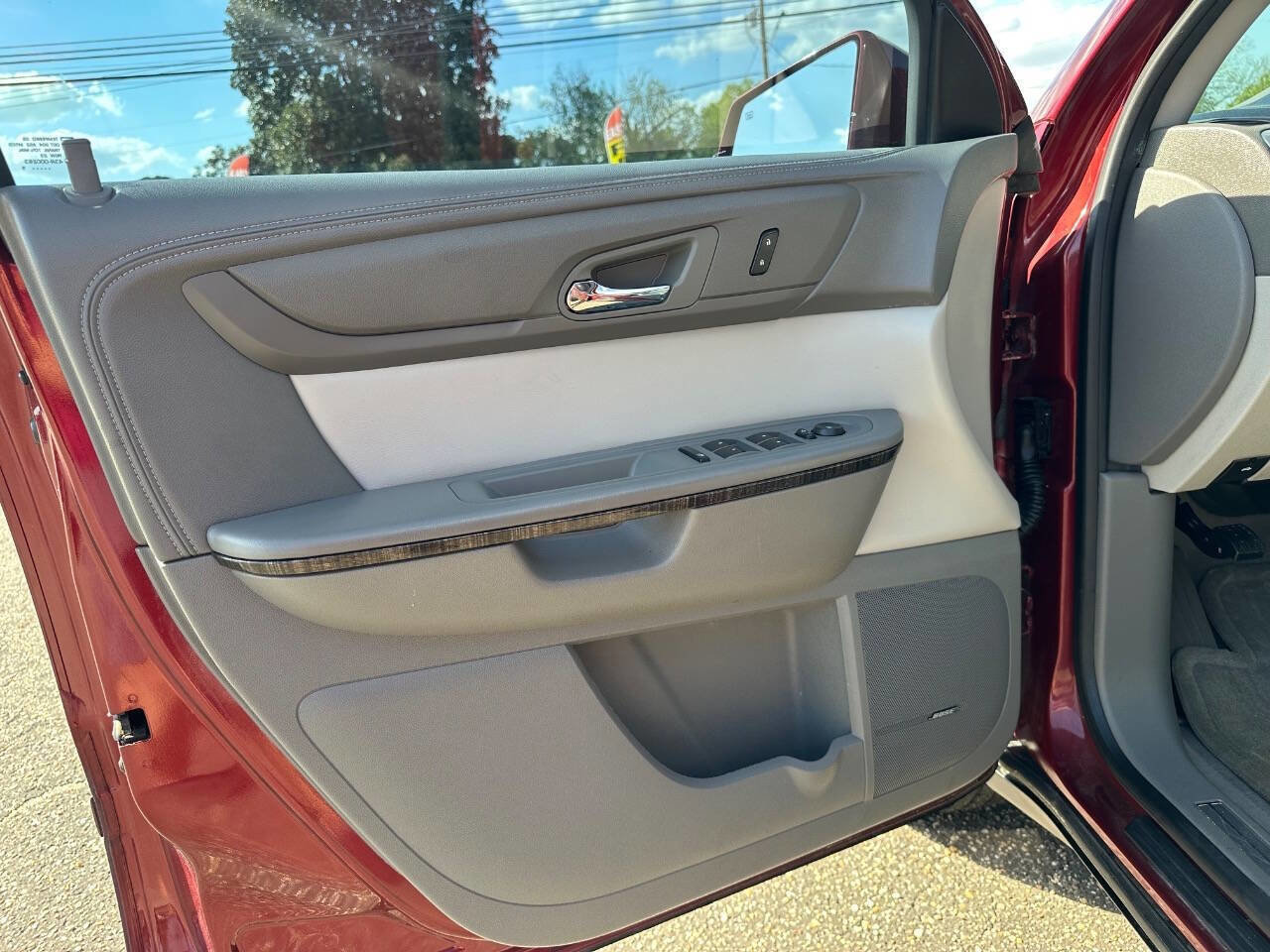 Used 2015 GMC Acadia SLT image 25