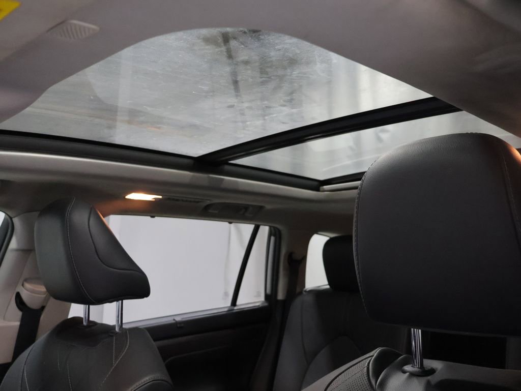Used 2020 Toyota Highlander Platinum image 9